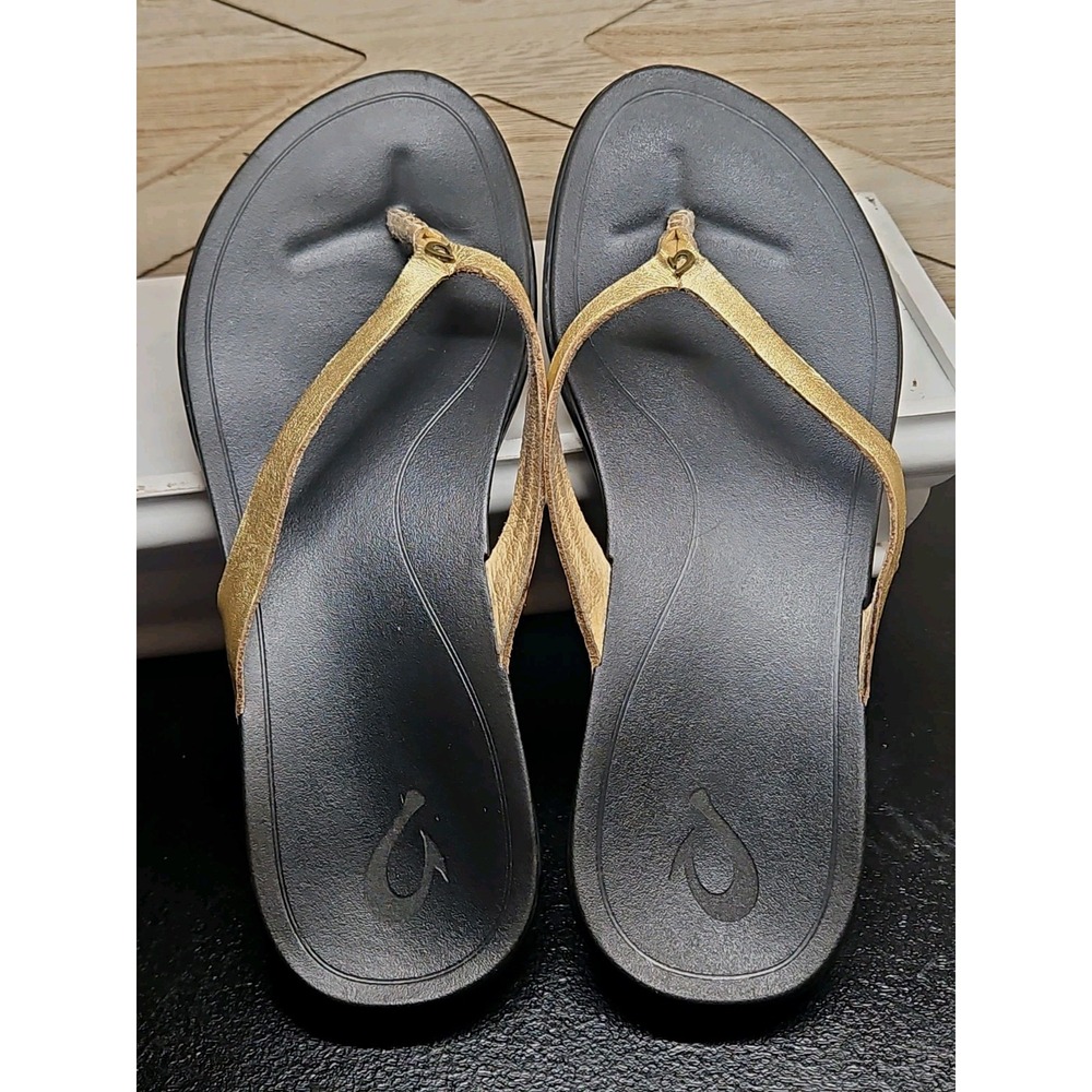 OluKai Ho'opio Hau Gold Flip Flop Sandals Wmn 9 /38 EUC Minimalist Boho #757